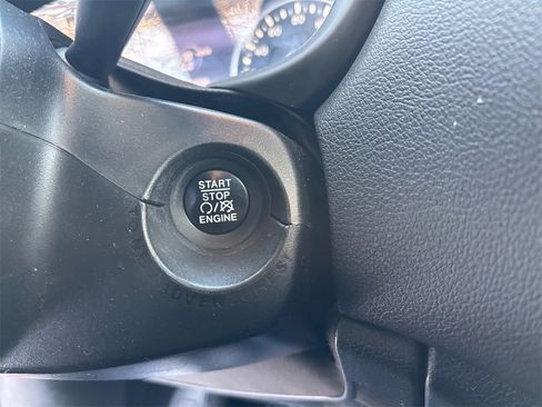 Used 2017 Jeep Renegade Altitude image 32