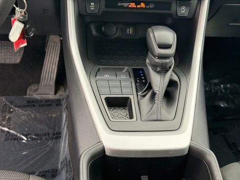 Used 2024 Toyota RAV4 LE AWD/4WD image 17