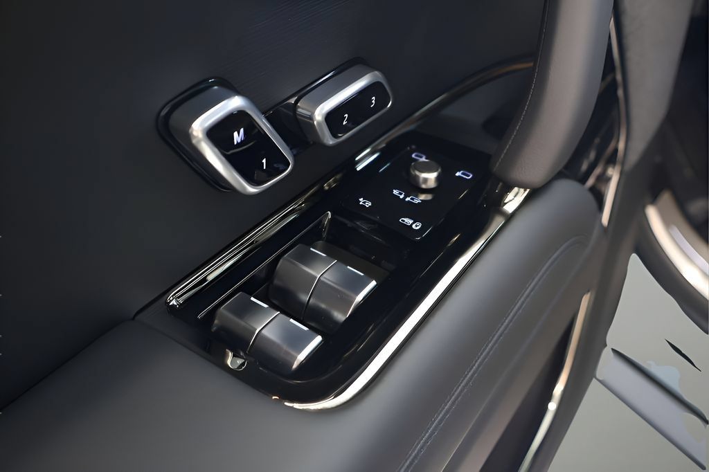 New 2026 Land Rover Range Rover Sport Dynamic SE AWD/4WD image 7