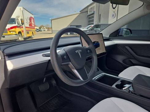 Used 2023 Tesla Model 3 Standard Range image 2