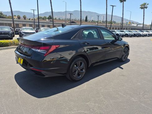 Used 2023 Hyundai Elantra SEL FWD image 6