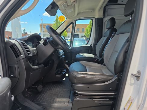 Used 2024 RAM ProMaster 2500 w/ Convenience Group FWD image 2