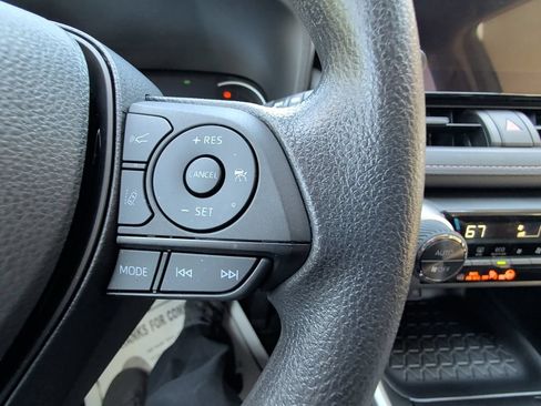 Used 2025 Toyota RAV4 XLE AWD/4WD image 18