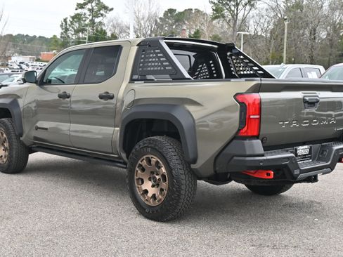 Used 2025 Toyota Tacoma Trailhunter Hybrid image 13
