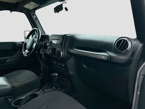 Used 2018 Jeep Wrangler Unlimited Sport w/ Connectivity Group image 25