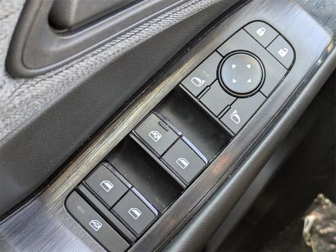 Used 2023 Nissan Rogue S image 21