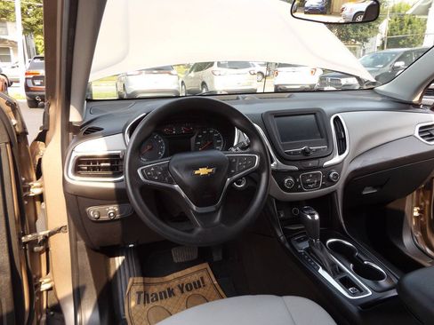 Used 2018 Chevrolet Equinox LS AWD/4WD image 16