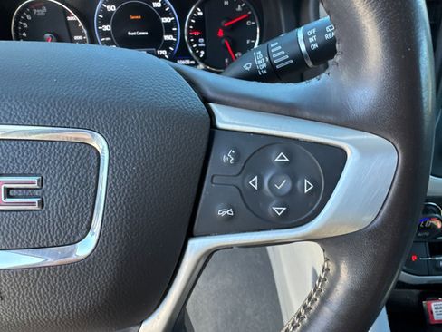 Used 2021 GMC Acadia SLT w/ Technology Package image 28