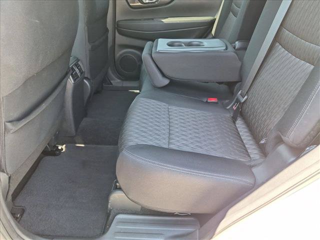 Used 2018 Nissan Rogue SV AWD/4WD image 17