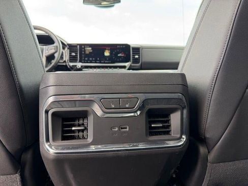 Used 2024 GMC Sierra 1500 SLT image 13