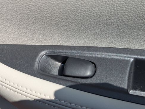 Used 2021 Nissan Rogue Sport SL FWD image 32