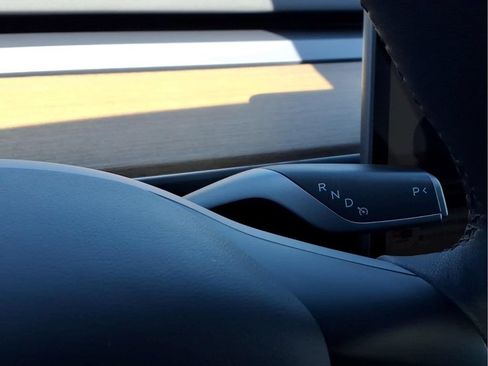 Used 2022 Tesla Model Y Long Range AWD/4WD image 27