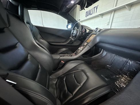 Used 2015 McLaren 650S Spider image 24