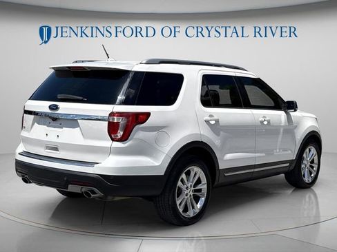 Certified 2018 Ford Explorer XLT w/ Equipment Group 202A FWD image 5