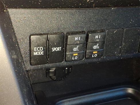 Used 2018 Toyota RAV4 Limited image 18