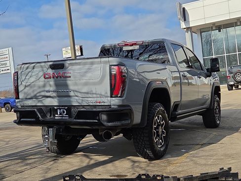 Used 2025 GMC Sierra 2500 AT4X image 4