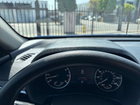 Used 2025 Nissan Altima 2.5 SV FWD image 30