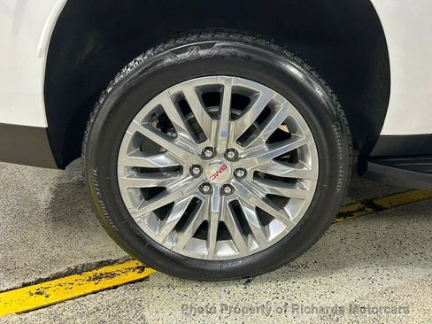 Used 2025 GMC Yukon XL Elevation image 12