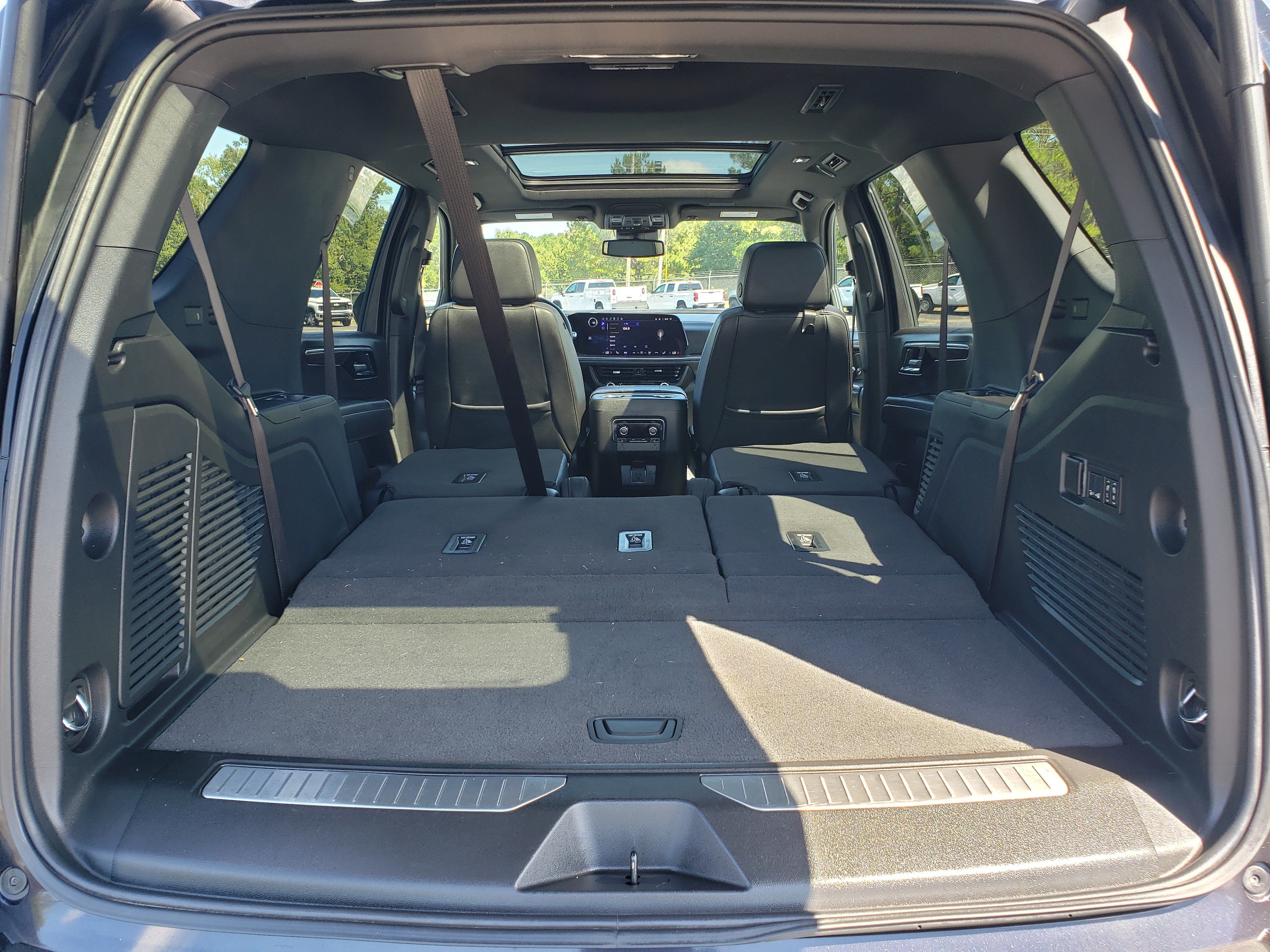 Used 2025 Chevrolet Tahoe Z71 w/ Comfort Package AWD/4WD image 12