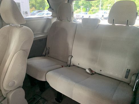 Used 2011 Toyota Sienna LE FWD image 15