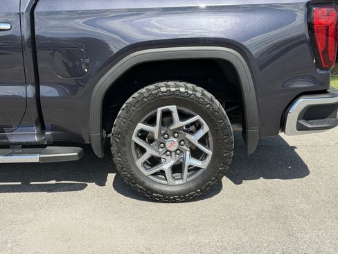 Used 2023 GMC Sierra 1500 SLT w/ SLT Premium Package AWD/4WD image 13