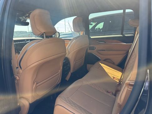 Used 2022 Jeep Grand Cherokee Summit image 3