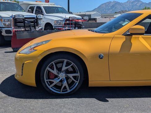 Used 2017 Nissan 370Z Coupe RWD image 12