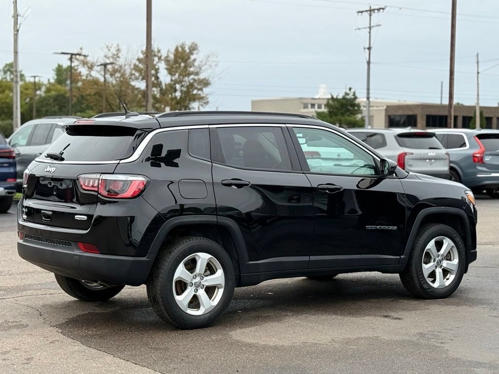 Used 2018 Jeep Compass Latitude w/ Cold Weather Group AWD/4WD image 28
