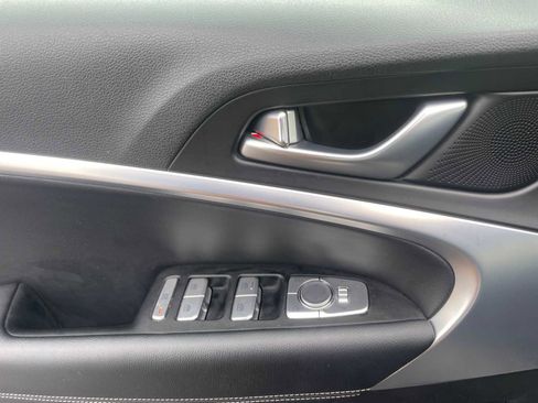 Used 2023 Genesis G70 2.0T image 11