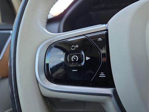 Used 2021 Volvo XC90 T6 Momentum w/ Advanced Package image 18