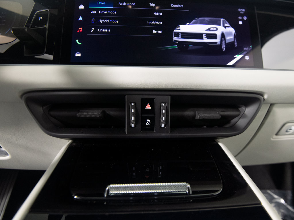 Certified 2026 Porsche Cayenne E-Hybrid Coupe AWD/4WD image 30
