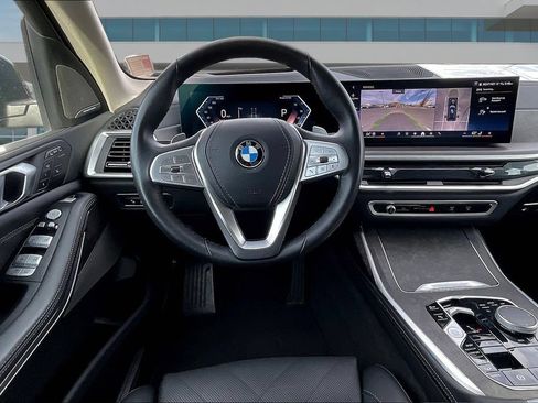 Used 2025 BMW X7 xDrive40i AWD/4WD image 8