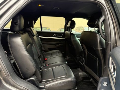 Used 2016 Ford Explorer XLT w/ Equipment Group 202A AWD/4WD image 18