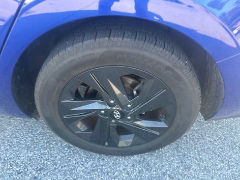 Used 2021 Hyundai Elantra SEL w/ Convenience Package FWD image 9