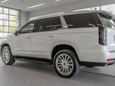 Used 2023 Cadillac Escalade Premium Luxury AWD/4WD image 13