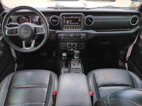 Used 2018 Jeep Wrangler Unlimited Sahara AWD/4WD image 15