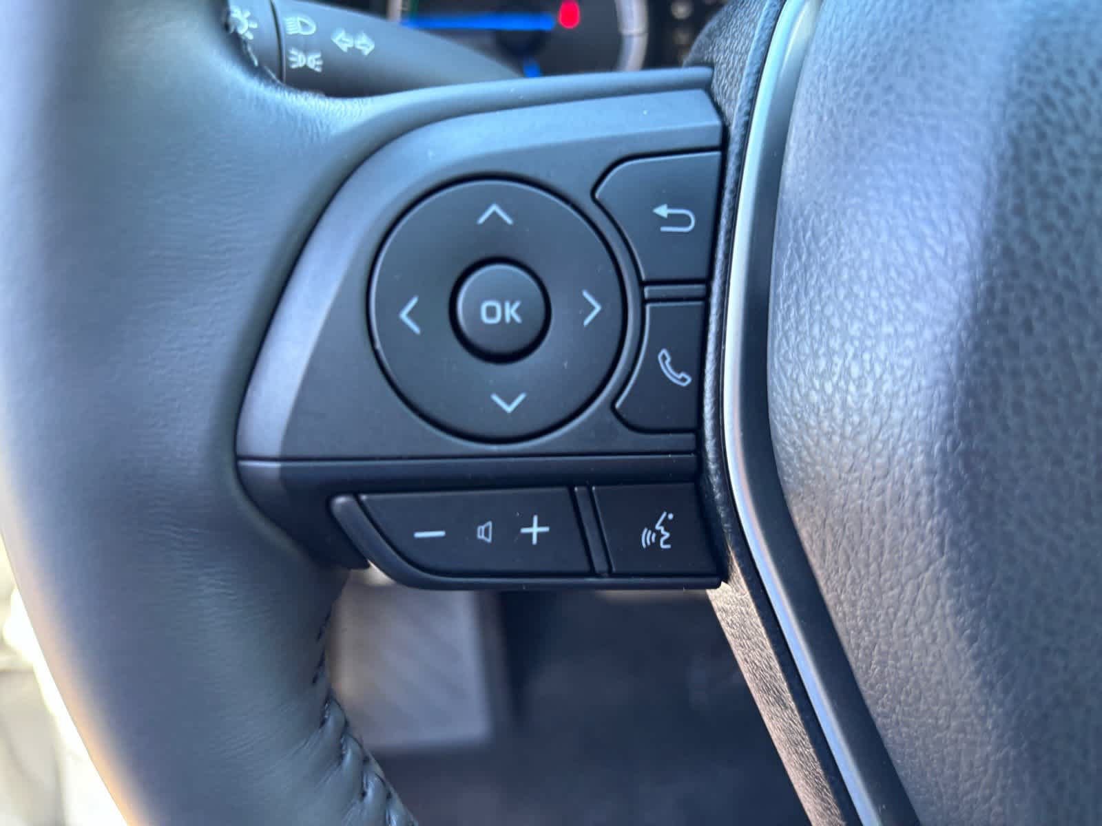 Used 2023 Toyota Venza LE AWD/4WD image 23