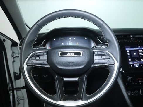 Used 2023 Jeep Grand Cherokee Laredo X AWD/4WD image 21