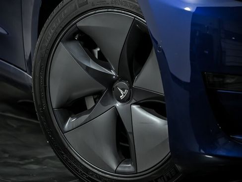 Used 2020 Tesla Model 3 Standard Range Plus RWD image 3