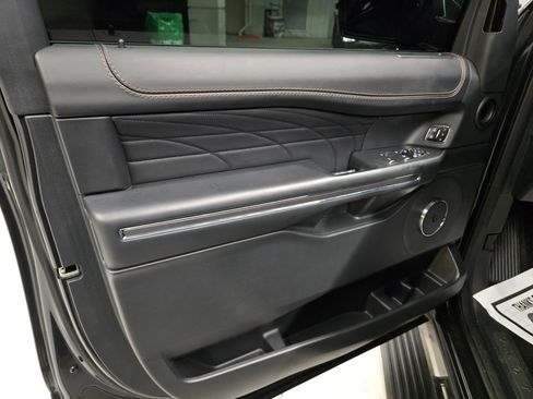 Used 2023 Ford Expedition Platinum image 16