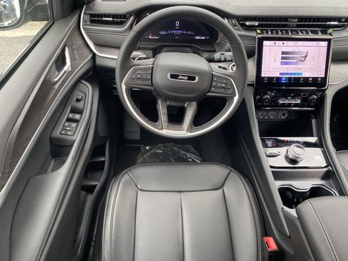 New 2025 Jeep Grand Cherokee Limited image 37