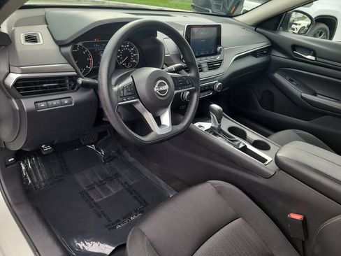 Used 2025 Nissan Altima 2.5 SV FWD image 18