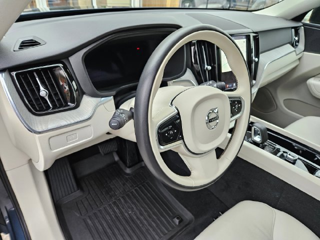 Used 2024 Volvo XC60 B5 Plus w/ Protection Package Premier AWD/4WD image 19