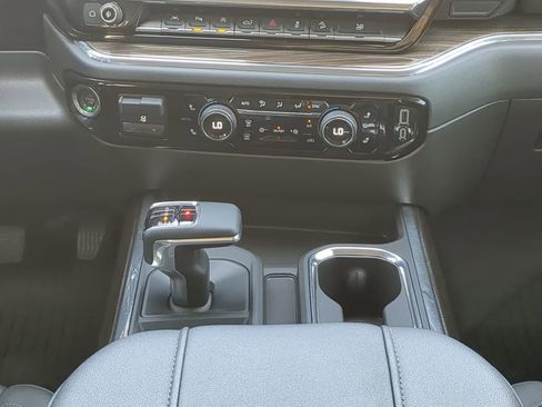 Used 2024 Chevrolet Silverado 1500 LT Trail Boss w/ LT Trail Boss Premium Package image 17