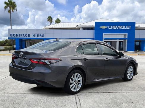 Used 2021 Toyota Camry LE image 4