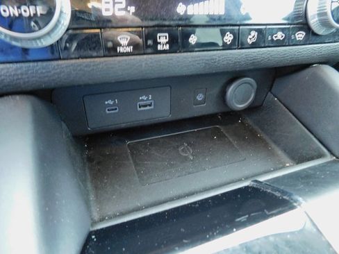 Used 2024 Mitsubishi Outlander SE image 34