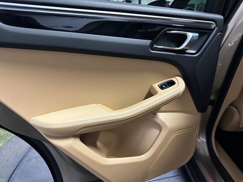 Used 2017 Porsche Macan image 19