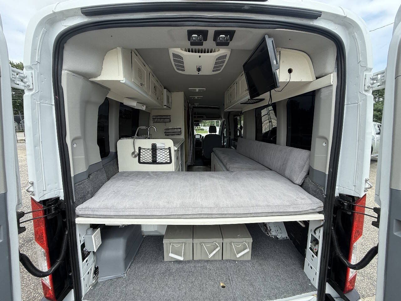 Used 2019 Ford Transit 350 XLT RWD image 9