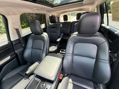 Used 2024 Lincoln Aviator AWD w/ Premium Package image 16