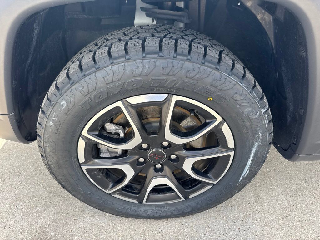 Used 2025 Jeep Compass Trailhawk AWD/4WD image 5